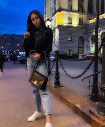 В Москве я создам незабываемую атмосферу нашей встречи, наполненную страстью и наслаждением. У меня есть все ингредиенты для настоящего удовольствия: красивая внешность, знойная фигура, искусные ласки и нежные поцелуи. Позволь мне погрузиться в тебя так глубоко, чтобы ты забыл о всем на свете, осталось только наше наслаждение. Фото 100% мои, без ретуши. Отзывы моих довольных клиентов говорят сами за себя. Позвони мне и окунись в мир страсти и незабываемого удовольствия. Жду тебя, мой красивый! 💋🔥 Екатерина
